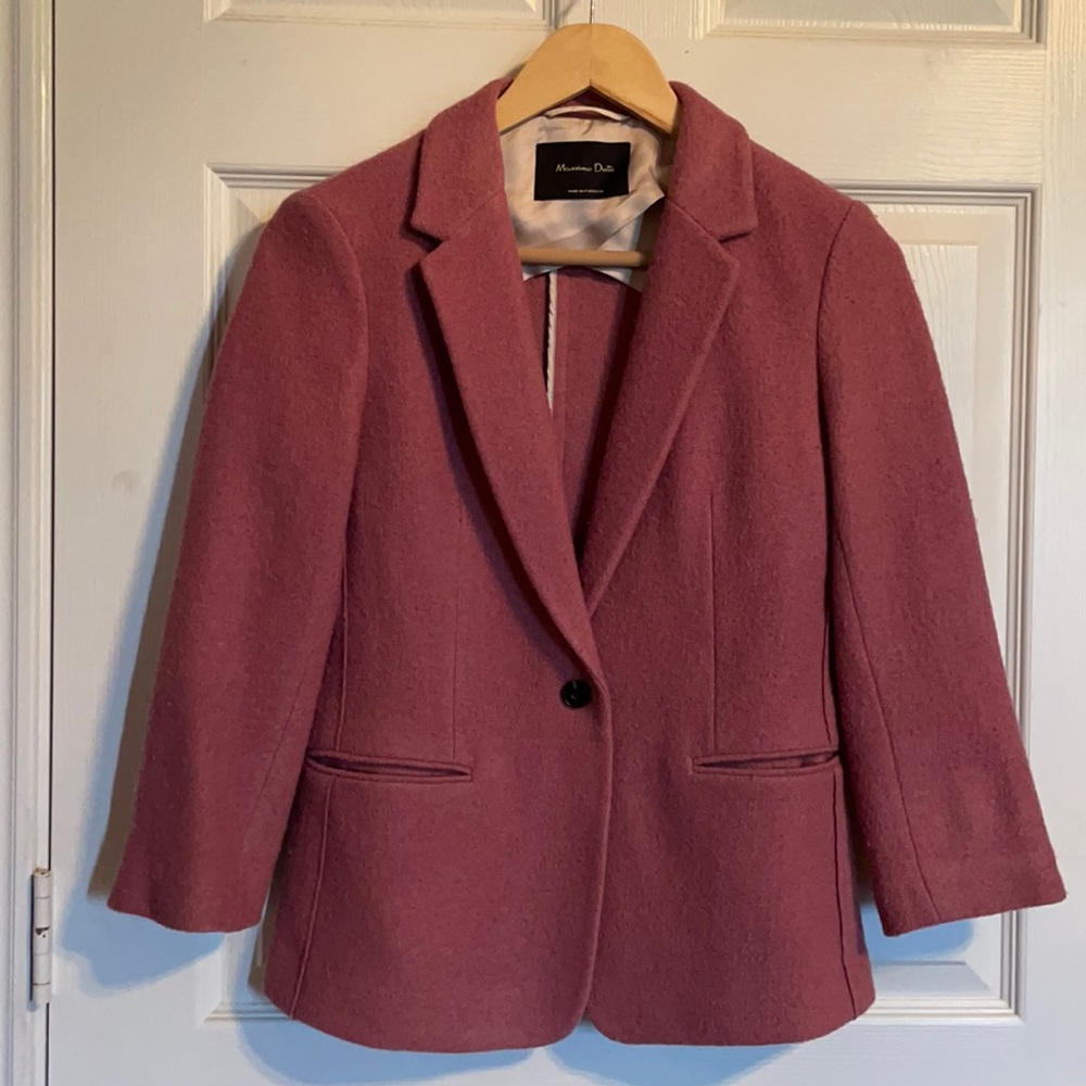 Pink Massimo Dutti blazer.